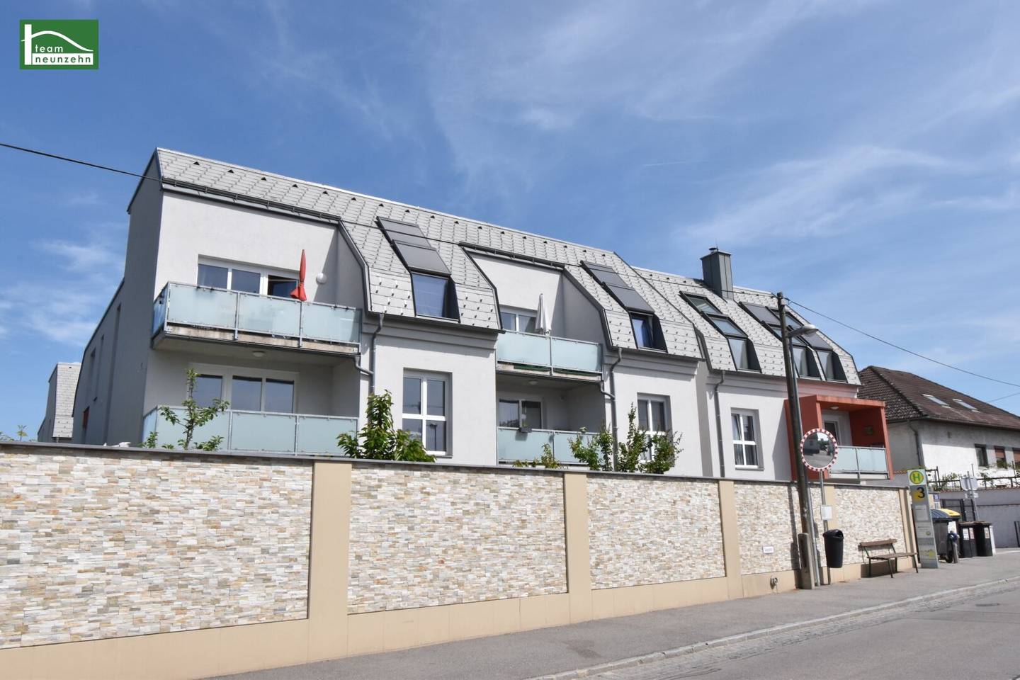 Investment apartment (net price) rented until 2028, south garden with "swimming pond" and underground garage in sought-after winemaker area