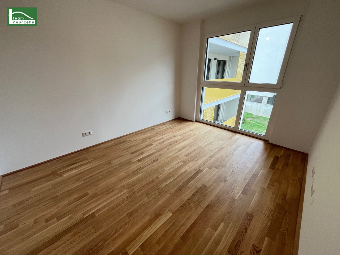 The Arakawa, residential oasis in prime location directly by the U1, office unit in the courtyard building