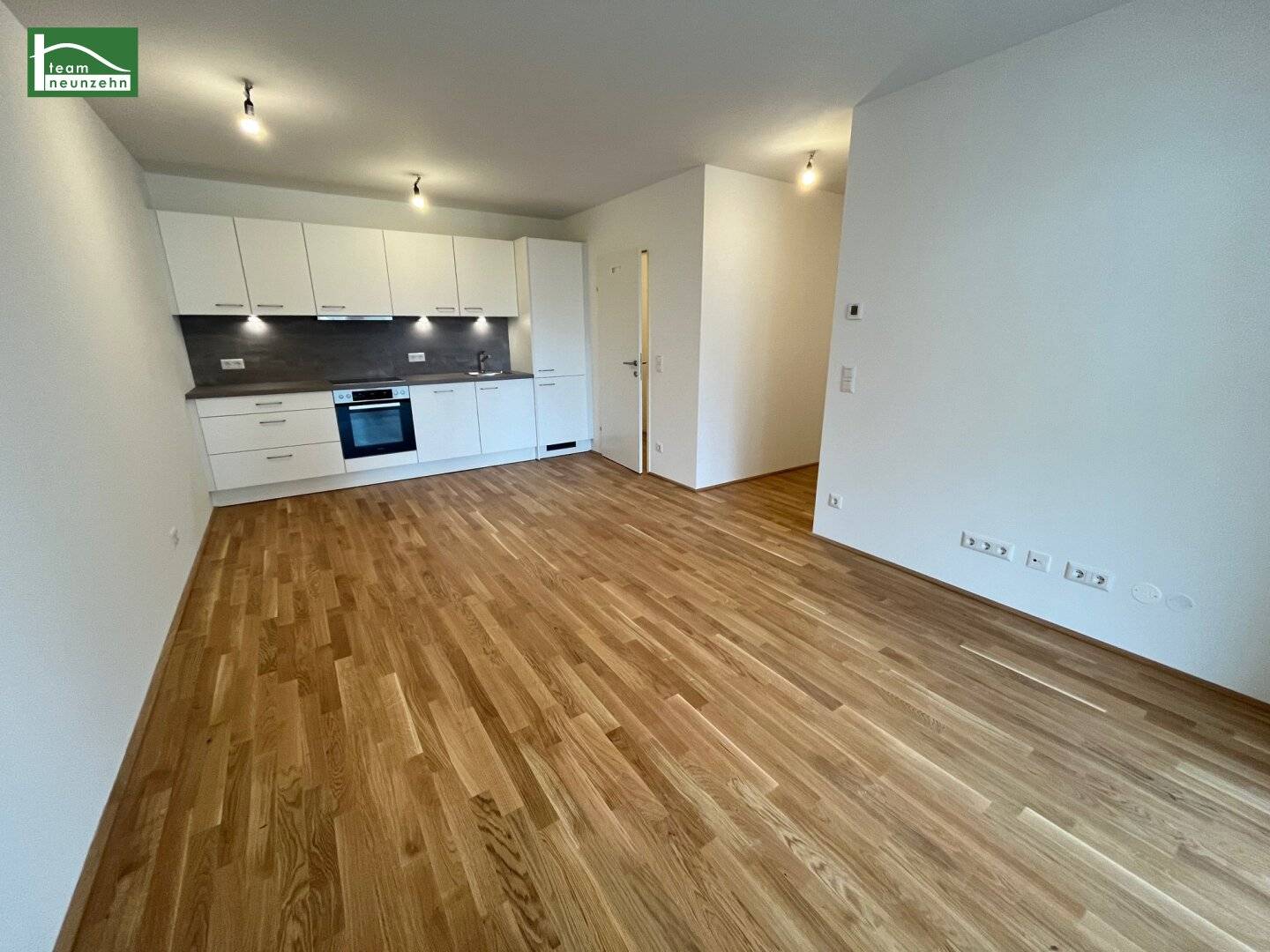 The Arakawa, residential oasis in prime location directly by the U1, office unit in the courtyard building