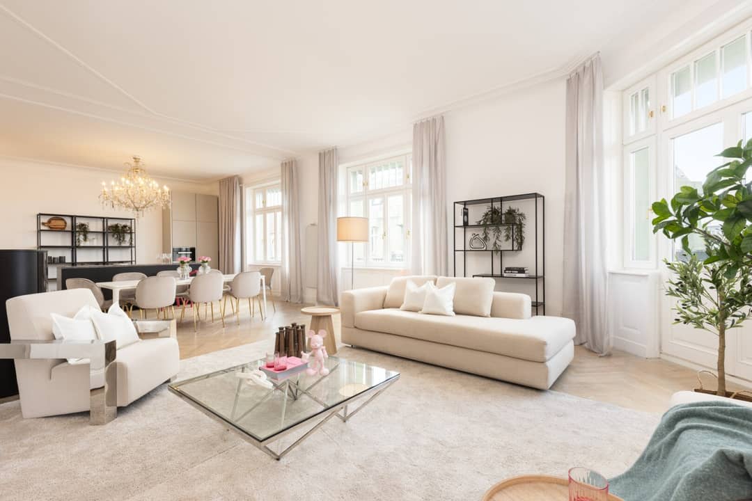Charmante Altbauwohnung mit Balkonen und Weitblick