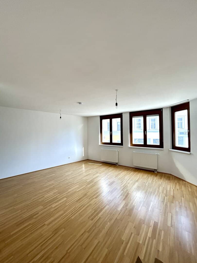 Neuwertige Wohnung mit Einbauküche und Aufzug