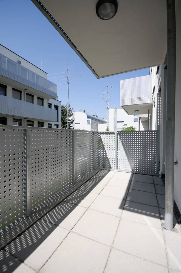 MODERNE 2-ZIMMER-WOHNUNG  – ERSTBEZUG MIT SÜDBALKON!