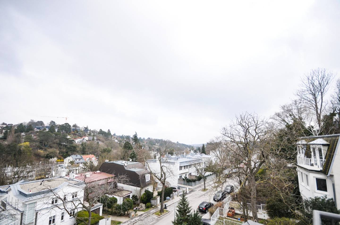 EXQUISITE DACHTERRASSEN-WOHNUNG MIT BLICK ÜBER DIE STADT SOWIE AUF DIE WEINBERGE