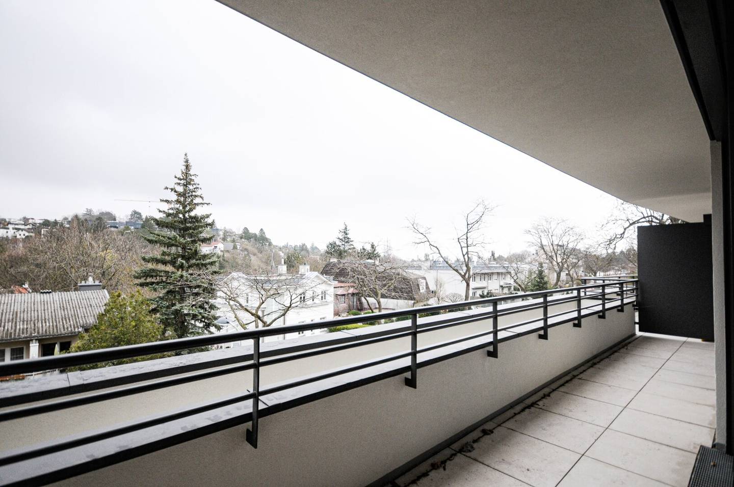 HERRLICHE 2-ZIMMER WOHNUNG MIT LOGGIA UND TOLLEM AUSBLICK AUF DIE WEINBERGE