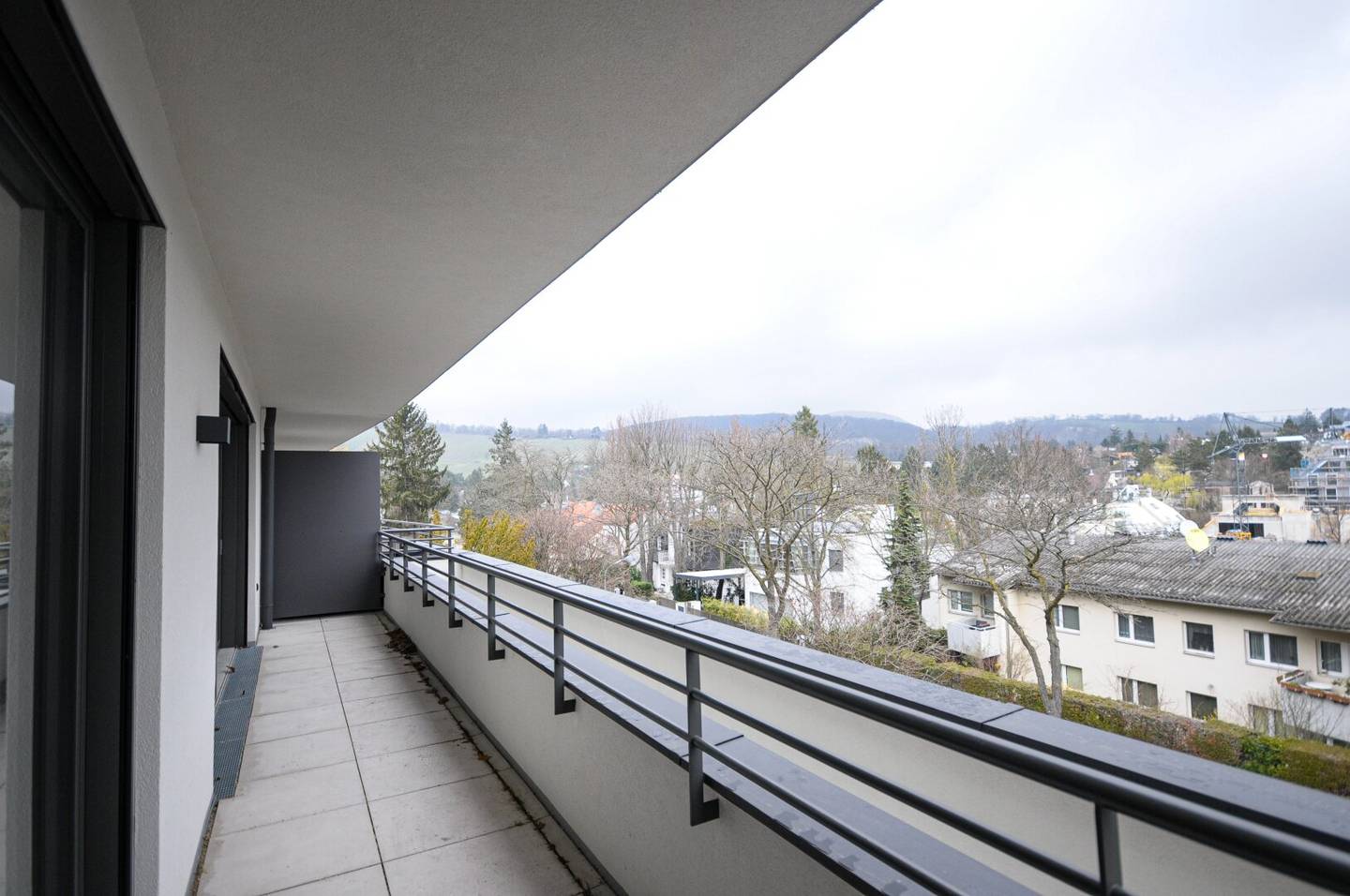 HERRLICHE 2-ZIMMER WOHNUNG MIT LOGGIA UND TOLLEM AUSBLICK AUF DIE WEINBERGE
