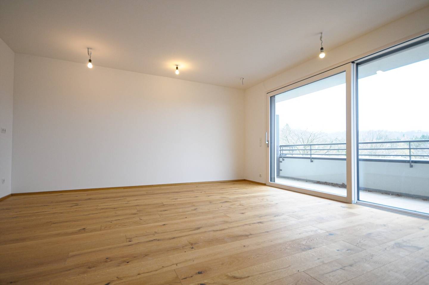 HERRLICHE 2-ZIMMER WOHNUNG MIT LOGGIA UND TOLLEM AUSBLICK AUF DIE WEINBERGE