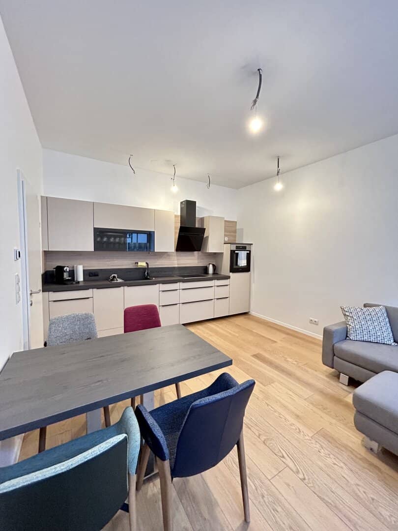 BEFRISTETE ANLEGERWOHNUNG IN TOP SANIERTEM ALTBAUJUWEL