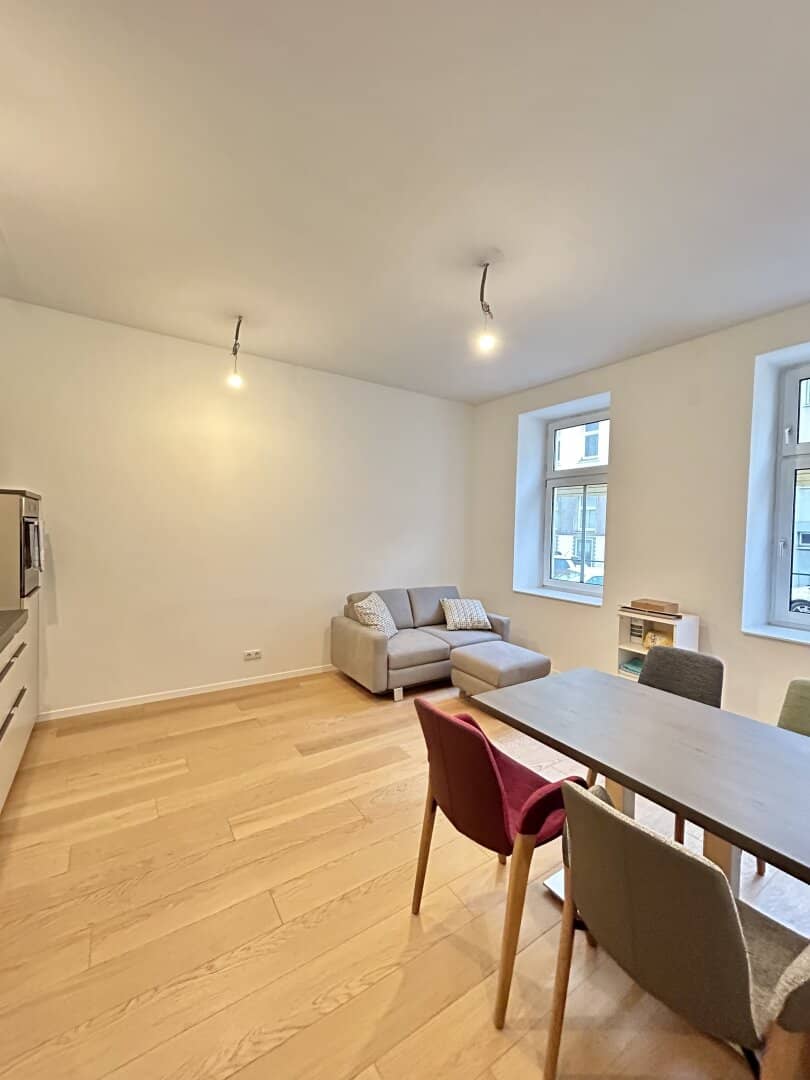 BEFRISTETE ANLEGERWOHNUNG IN TOP SANIERTEM ALTBAUJUWEL