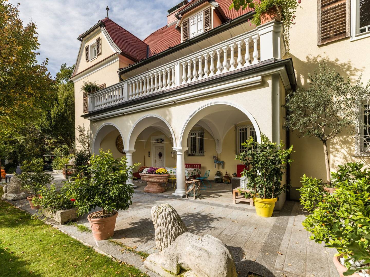 EINZIGARTIGE LIEGENSCHAFT - HERRSCHAFTSHAUS MIT PARKÄHNLICHER ANLAGE