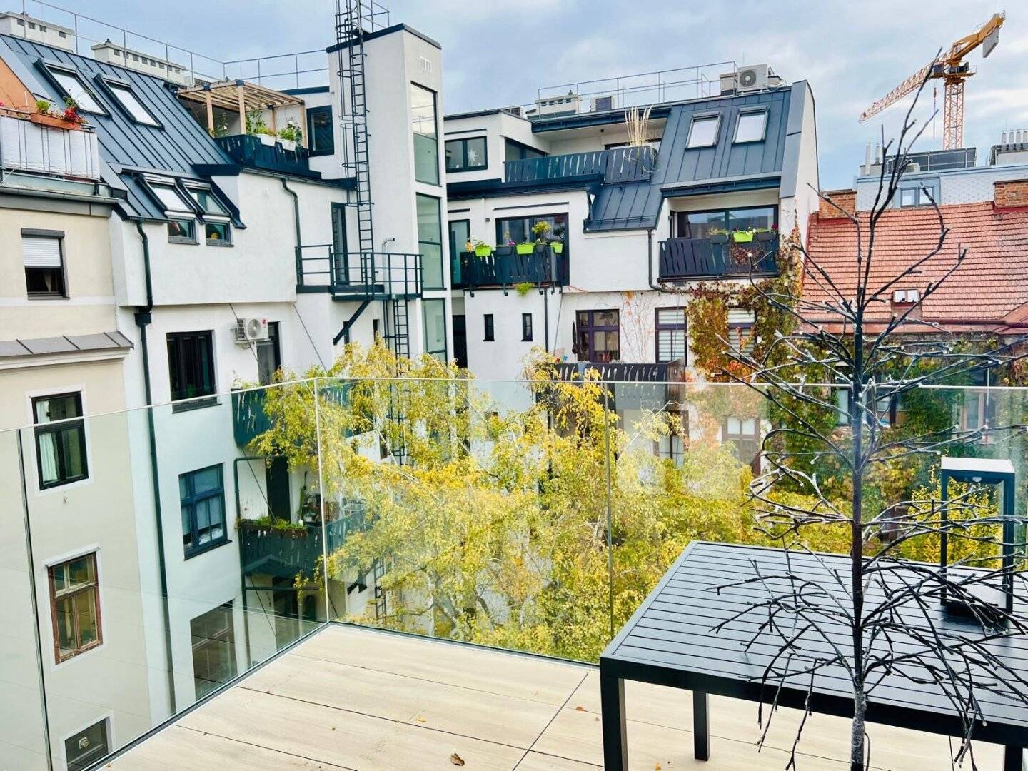 Modernes Wohnen mit Luxusausstattung in zentraler Lage -  mit Balkon und U-Bahn-Nähe!