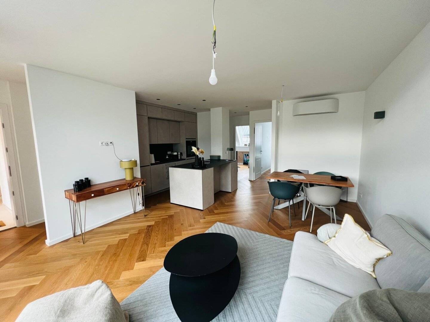 Modernes Wohnen mit Luxusausstattung in zentraler Lage -  mit Balkon und U-Bahn-Nähe!