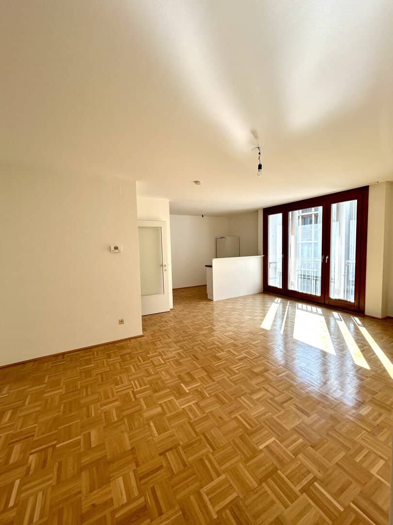 Nearly new apartment with kitchen and lift
