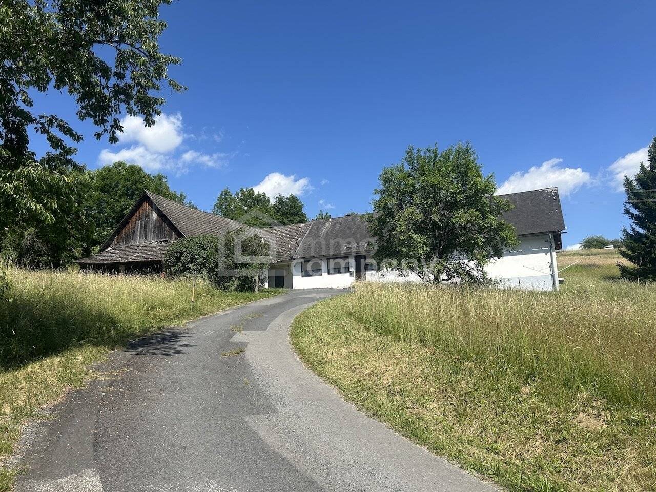 46,000 m² plot house in the middle single location perfect for self sufficiency