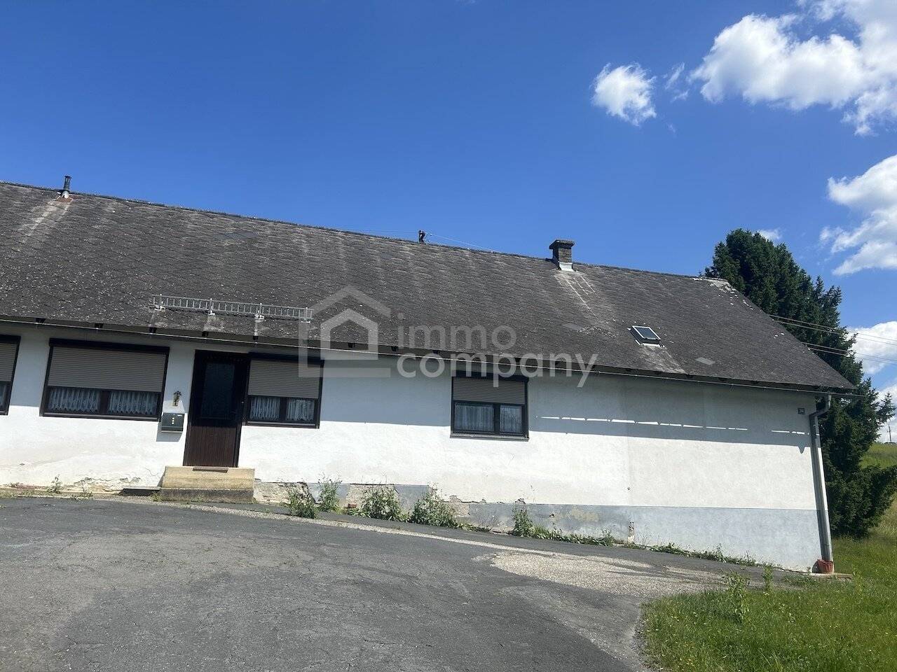 46,000 m² plot house in the middle single location perfect for self sufficiency