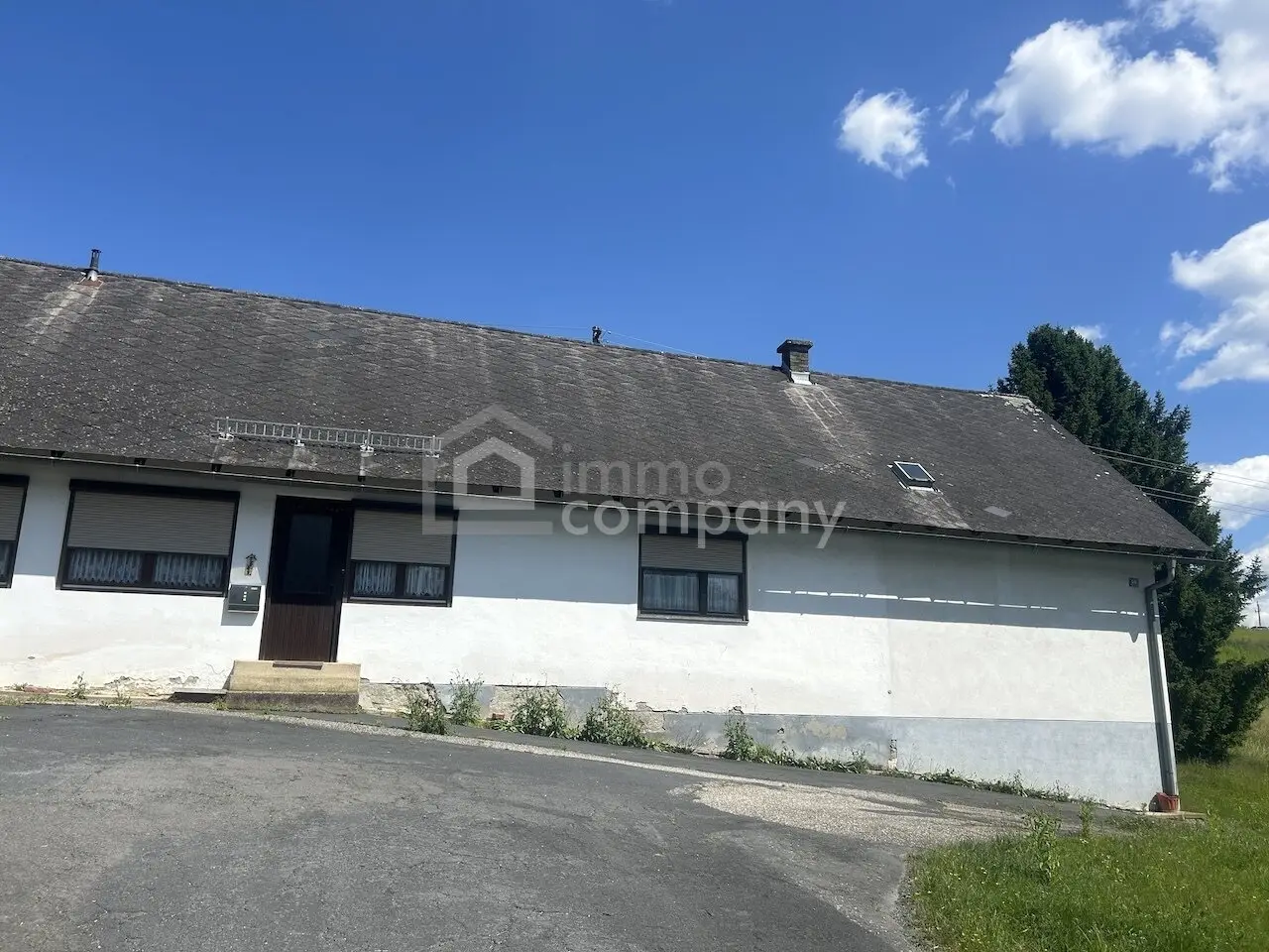 46,000 m² plot house in the middle single location perfect for self sufficiency