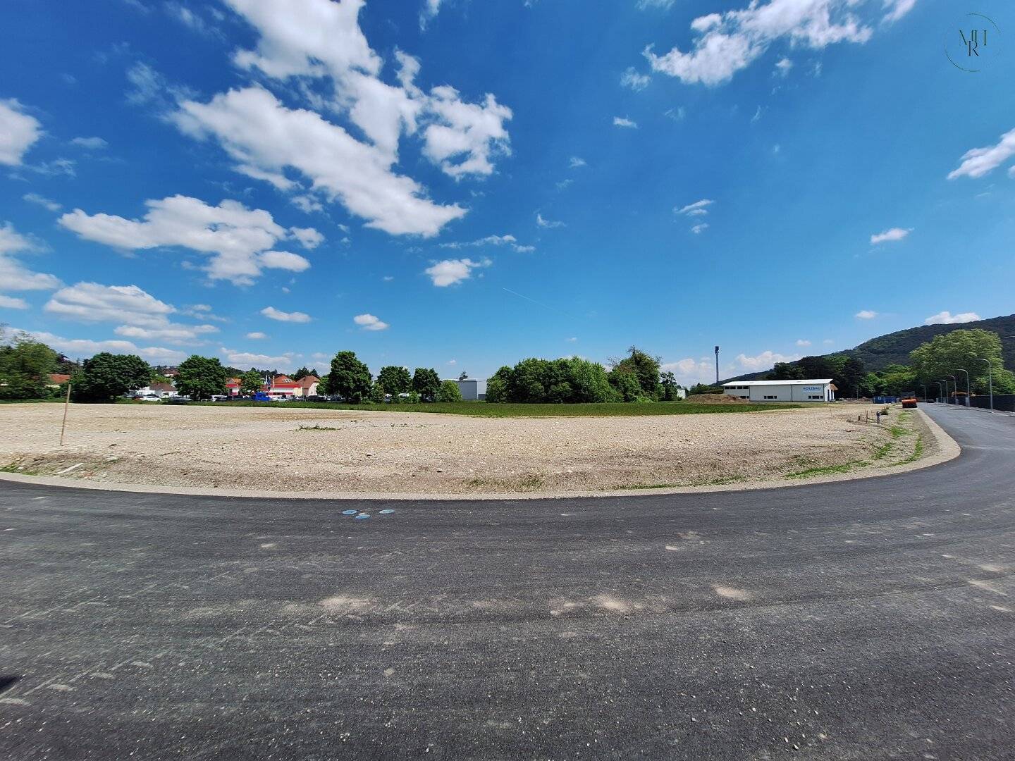 Commercial properties in prime location on the B18 in St.Veit/Triesting