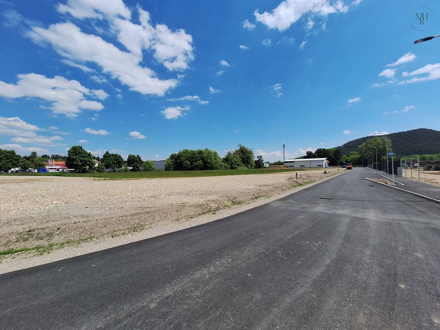 Commercial properties in prime location on the B18 in St.Veit/Triesting