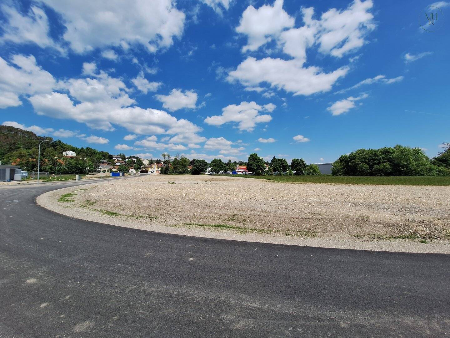 Commercial properties in prime location on the B18 in St.Veit/Triesting