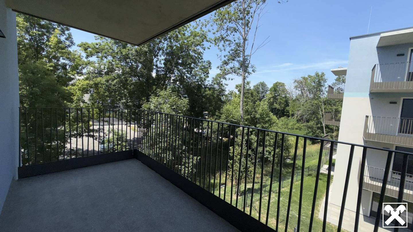 Brand new apartment with balcony and parking