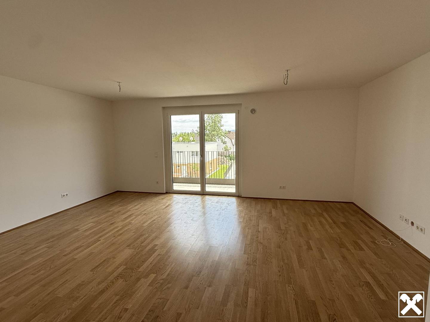Dachgeschosswohnung with balcony and parking
