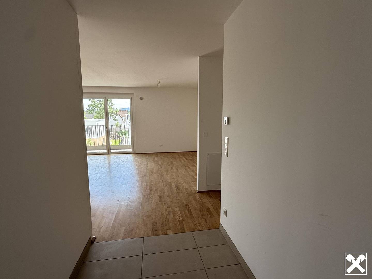 Dachgeschosswohnung with balcony and parking