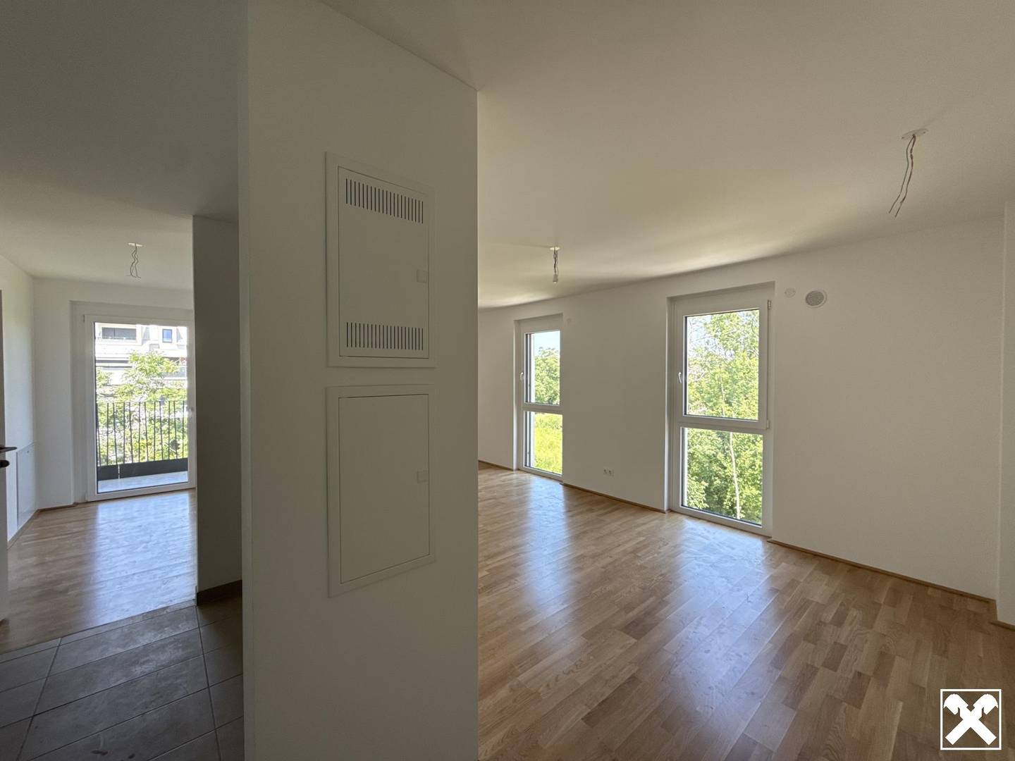 Attic apartment with balcony and parking