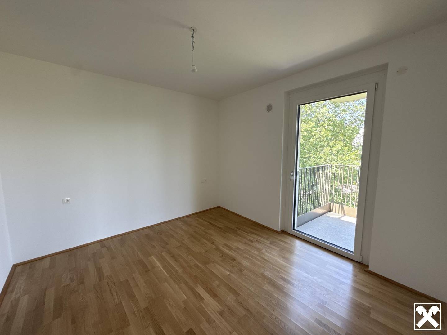Attic apartment with balcony and parking