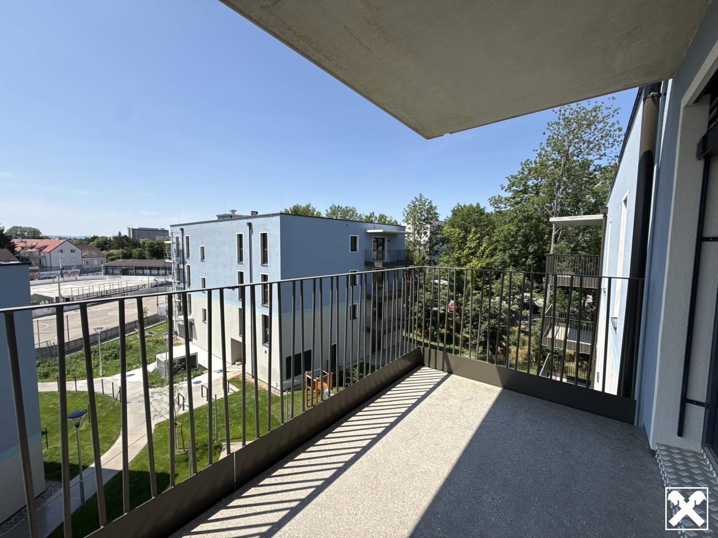 Top floor apartment with balcony and parking