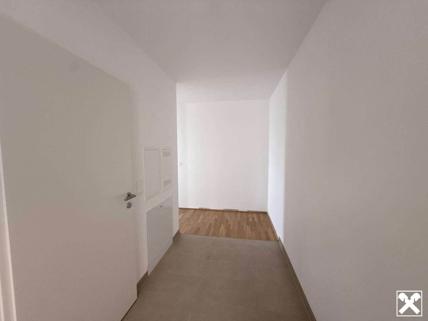 Top floor apartment with balcony and parking
