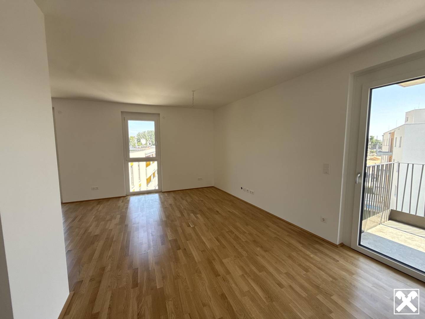 Top floor apartment with balcony and underground parking