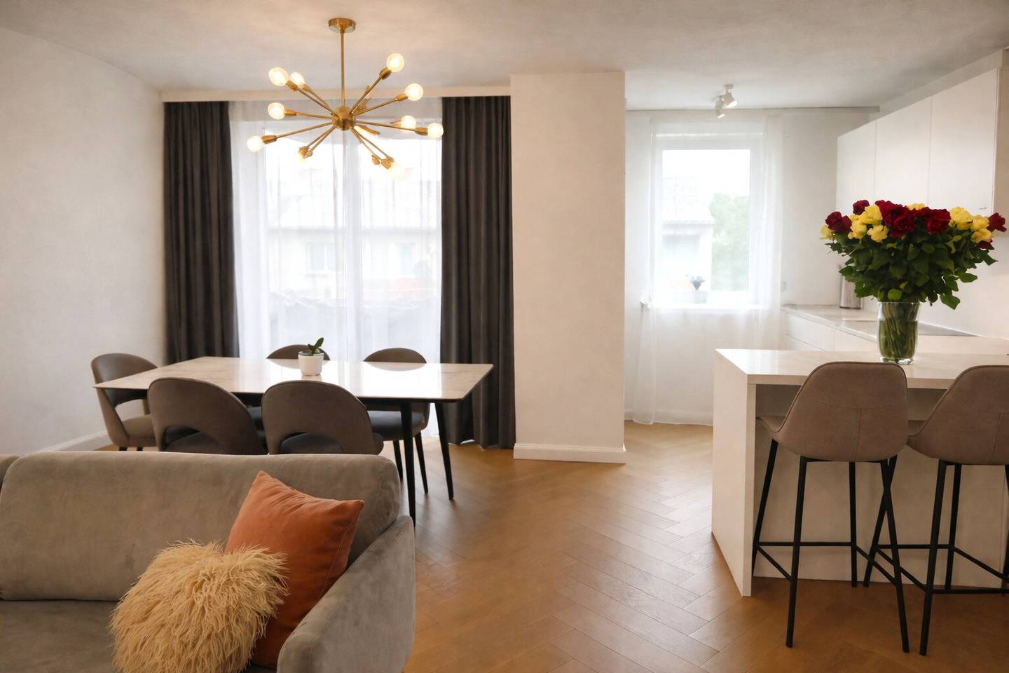 Apartment with city view and balcony