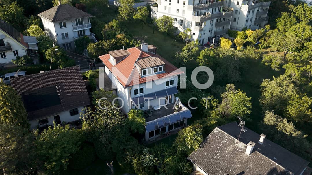 Tolles Familiendomizil mit viel Platz in grüner Lage mit Swimming-Pool, Sauna, Garten.
