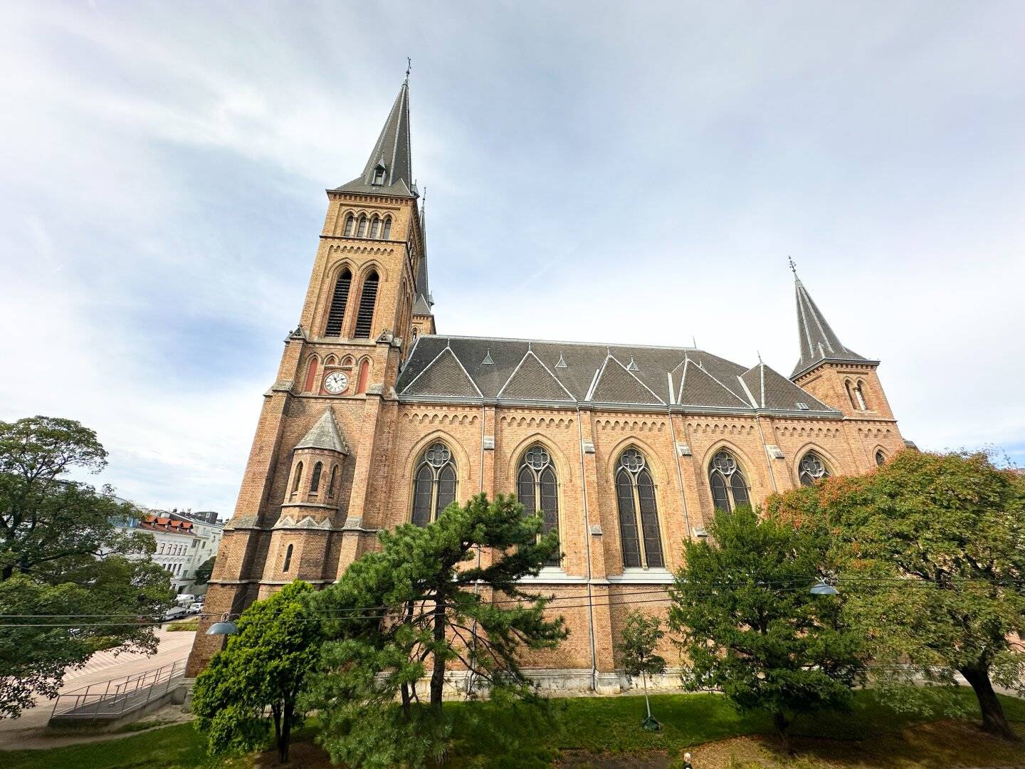 Hell, Blick auf die Kirche