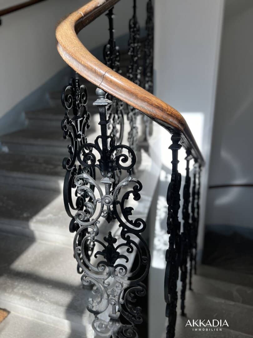 LORYHAUS – Revitalized Biedermeier House with Urban Garden