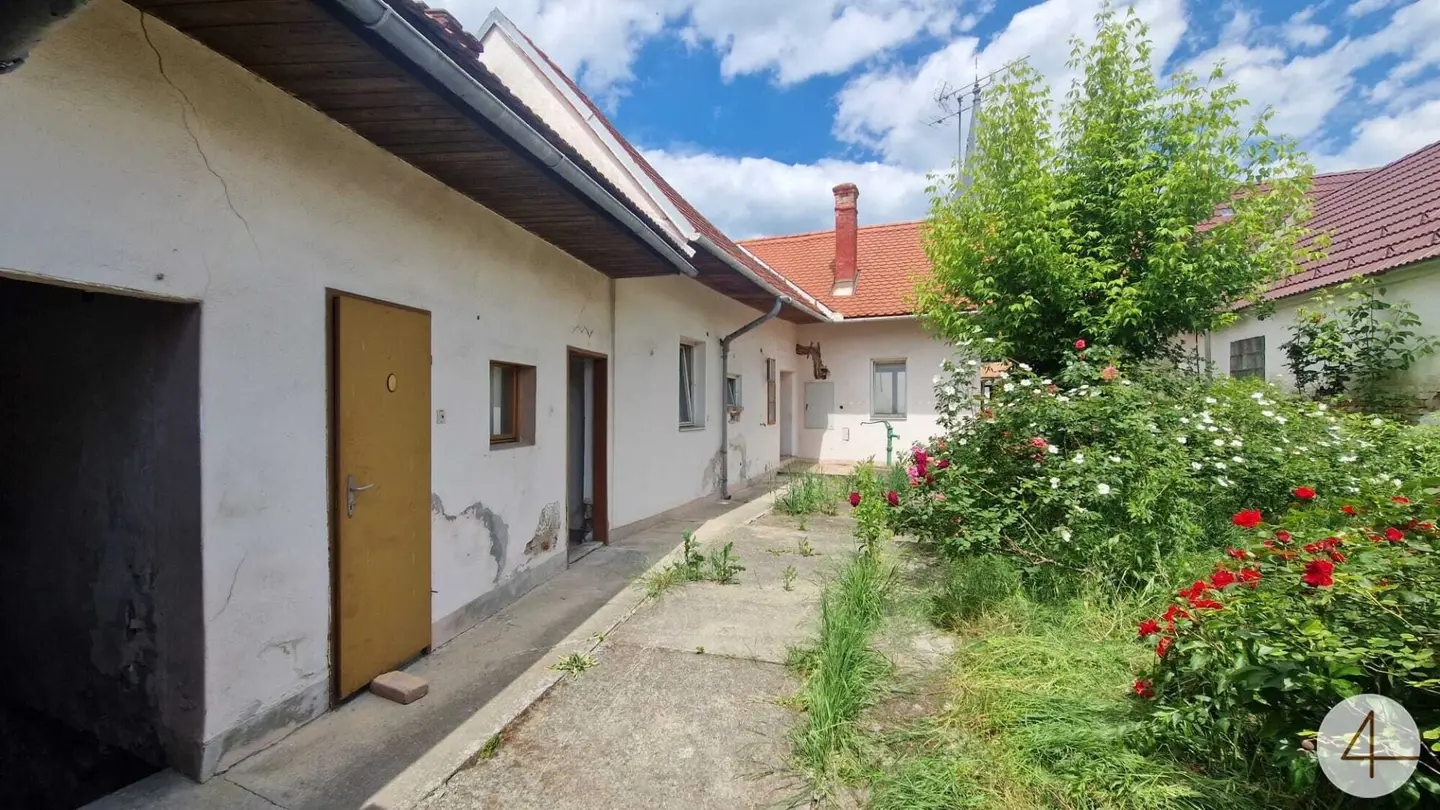 Sanierungsbedürftiges Einfamilienhaus in Haugsdorf, 90 m² Wohnfläche