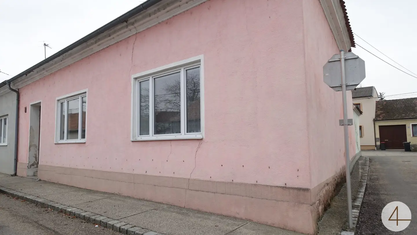 House in need of renovation Rent-to-own possible