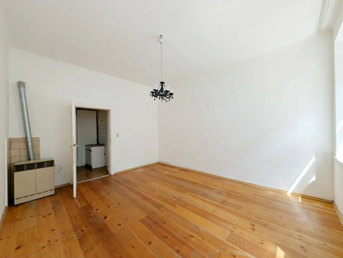 ++NEU++ Klein, aber mit Potenzial! Sanierungsbedürftige 1-Zimmer-Altbauwohnung mit 26 m² und U-Bahn-Nähe
