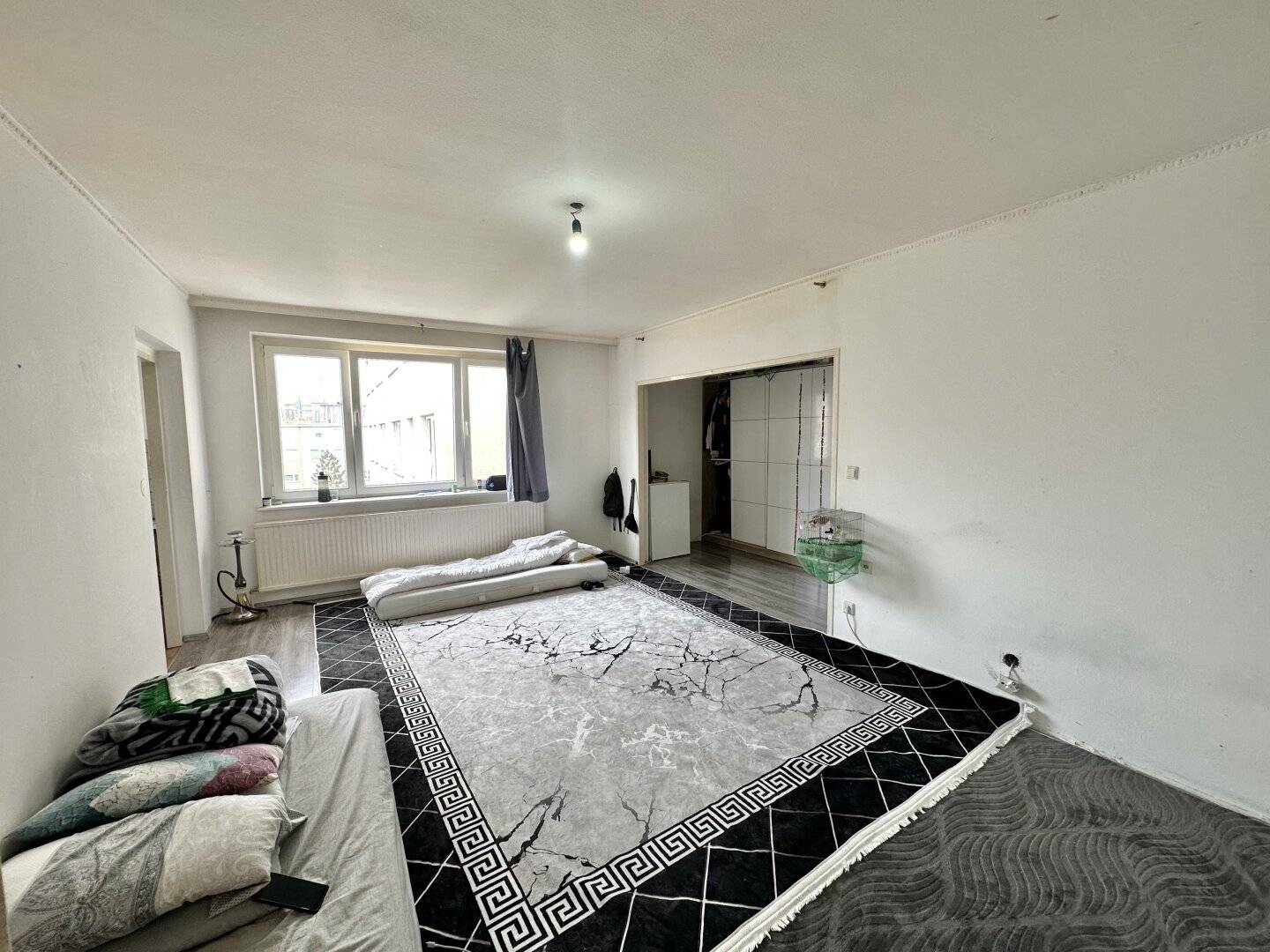 Bright in need of renovation 2.5 room apartment