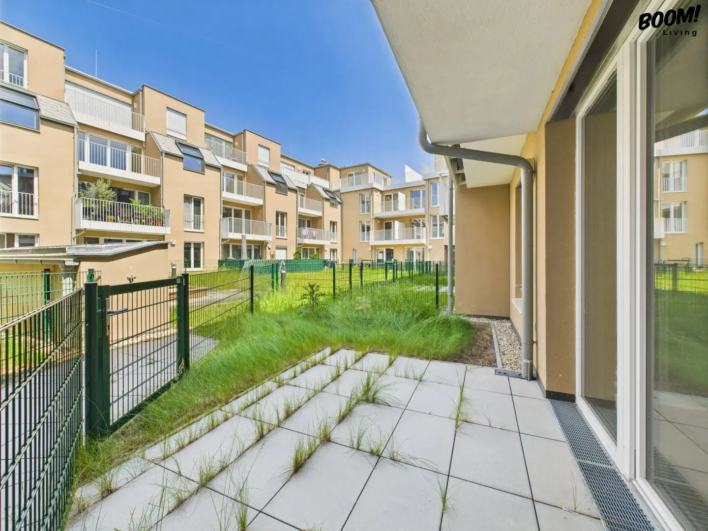 First occupancy: High-quality 2-room rental apartment with terrace and garden in quiet location incl. garage