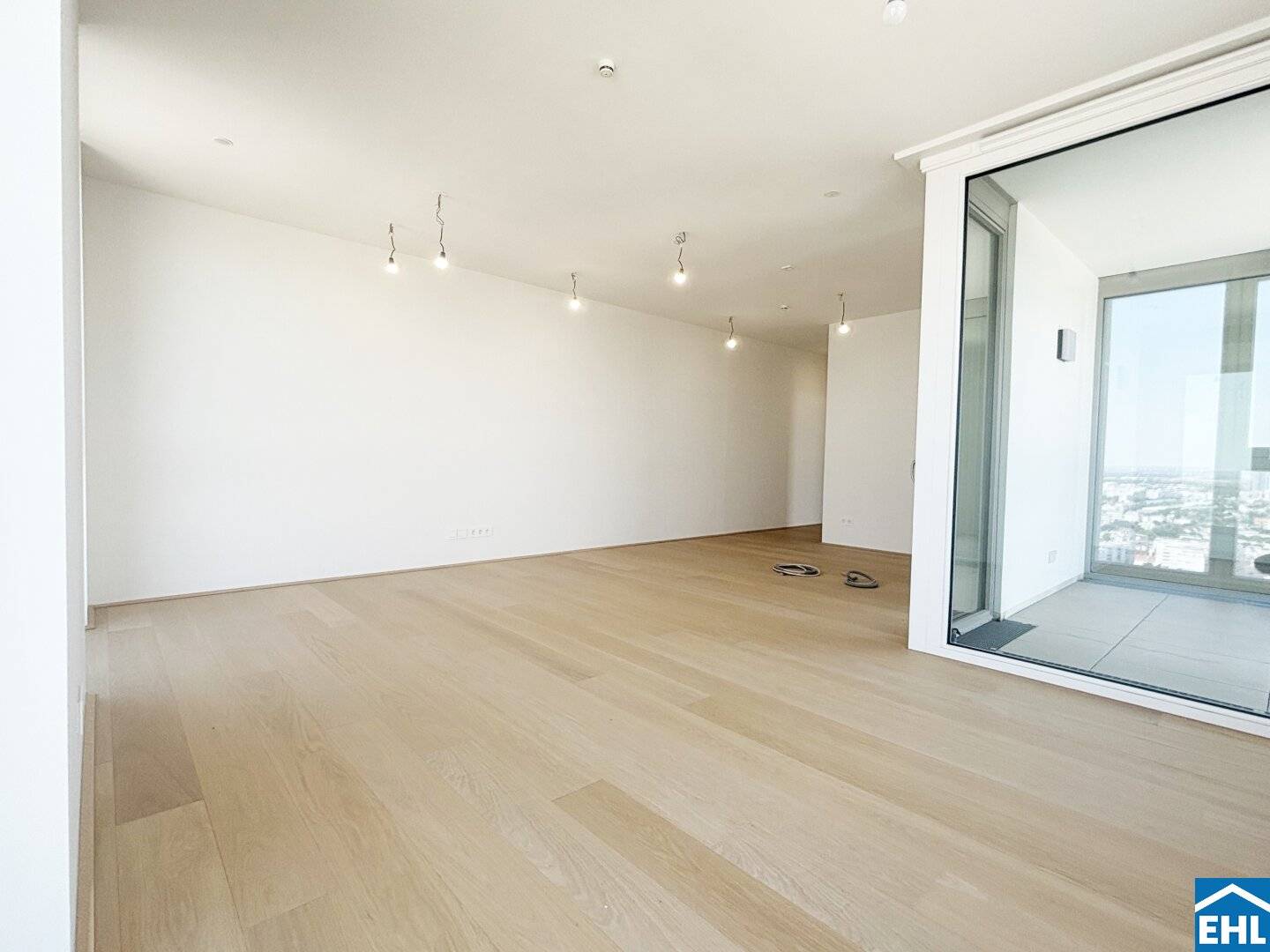 Investment apartment high floor with loggia and view near Danube Island