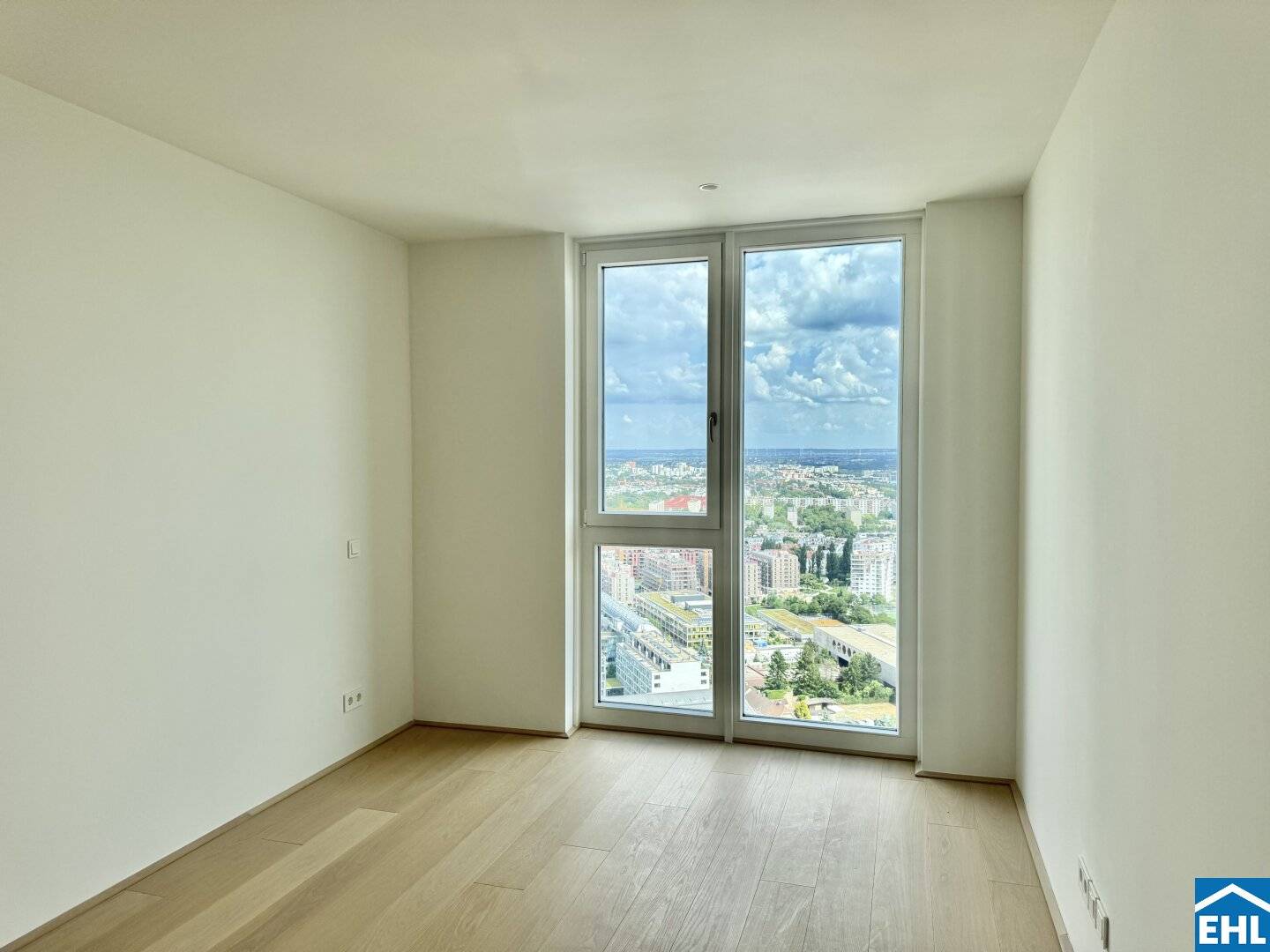 Investment apartment in a high rise with Danube view