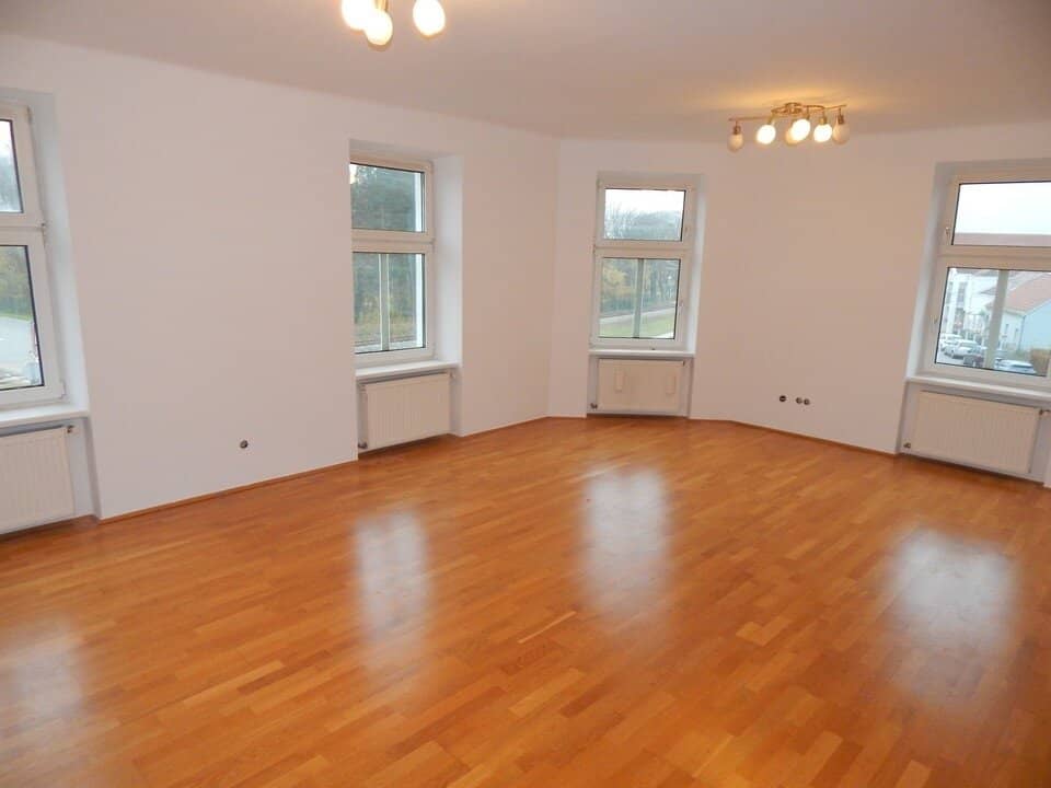 Bright apartment with balcony and parking space