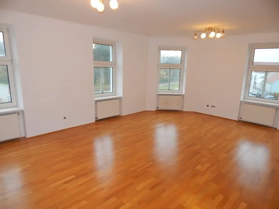 Bright apartment with balcony and parking space