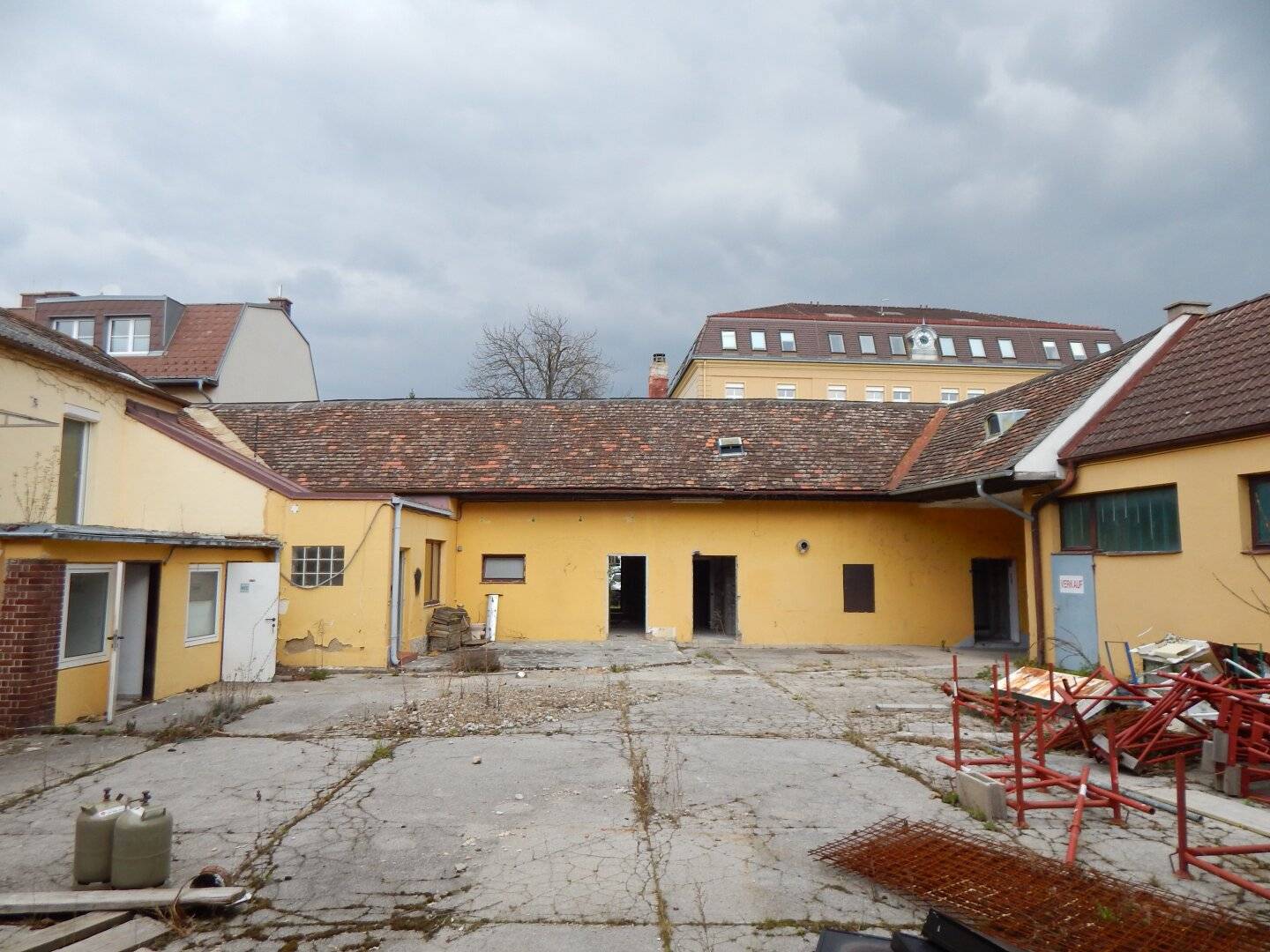 Dream building plot with building permit in Baden, 8 apartments with gardens or terraces