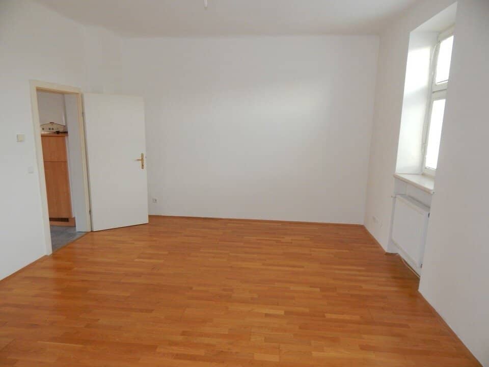 Apartment near rail with balcony and parking