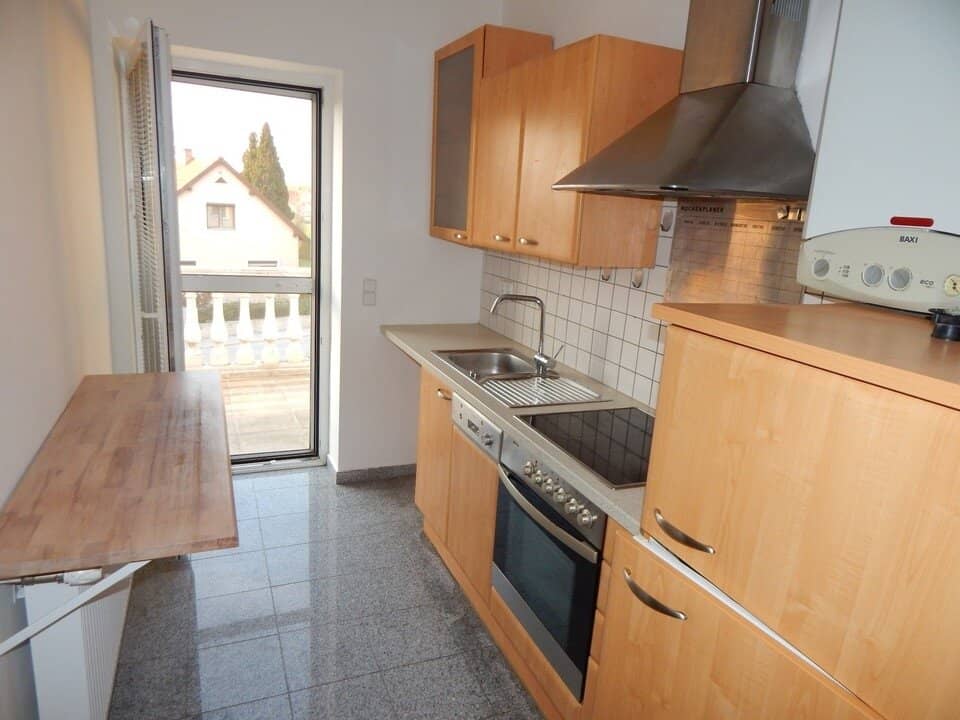 Apartment near rail with balcony and parking