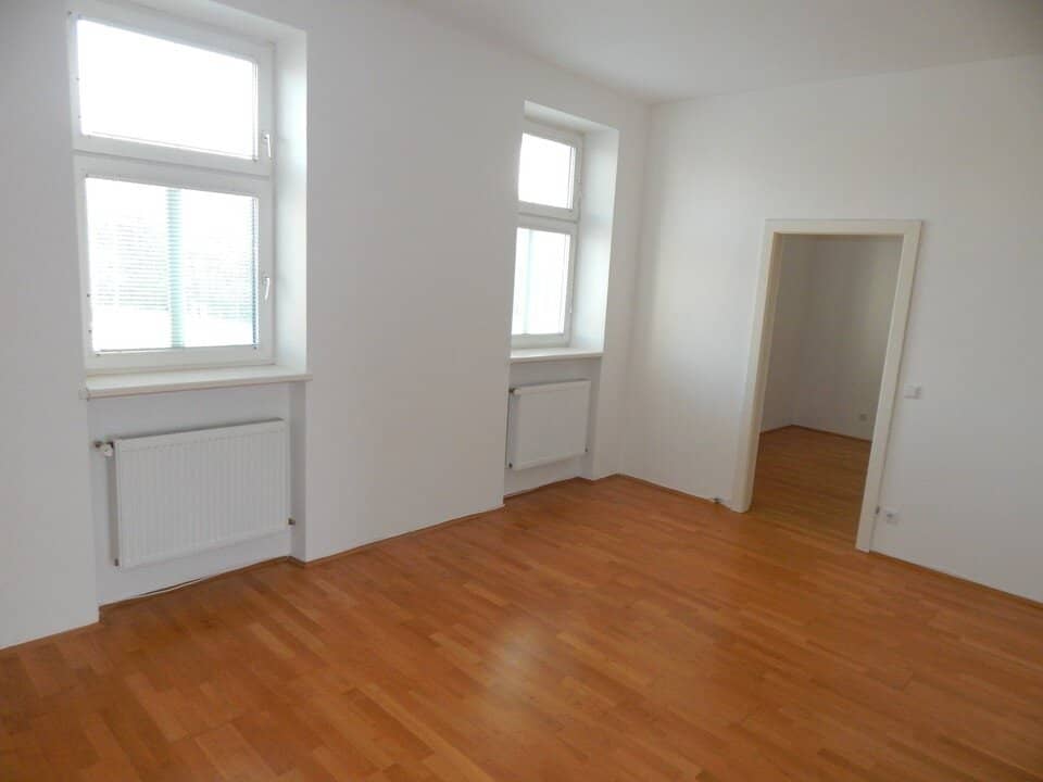 Apartment near rail with balcony and parking