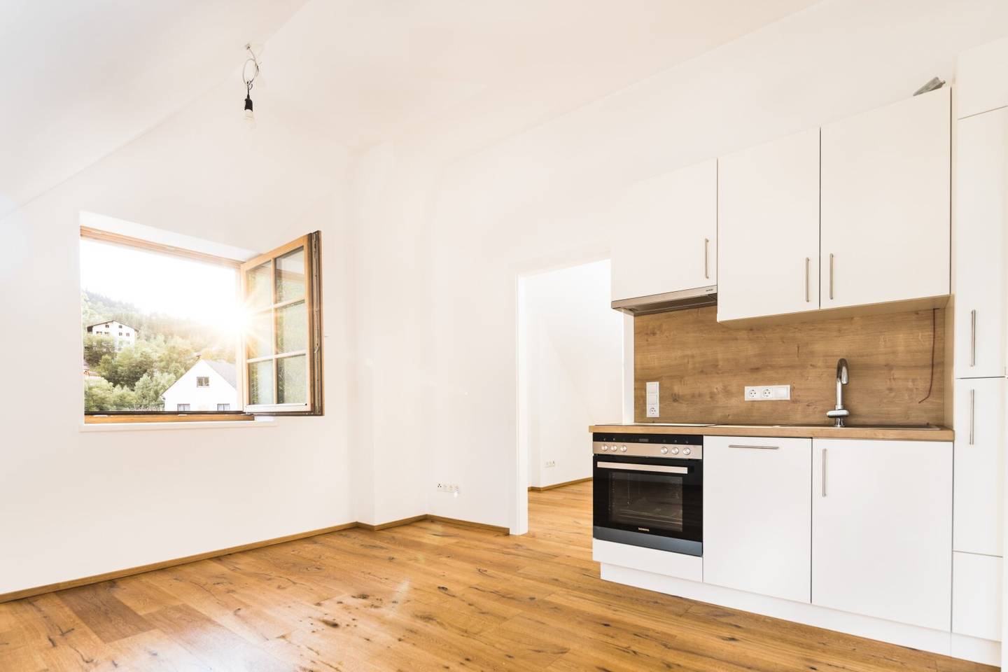 Neubauwohnung mit Balkon und Blick ins Grüne