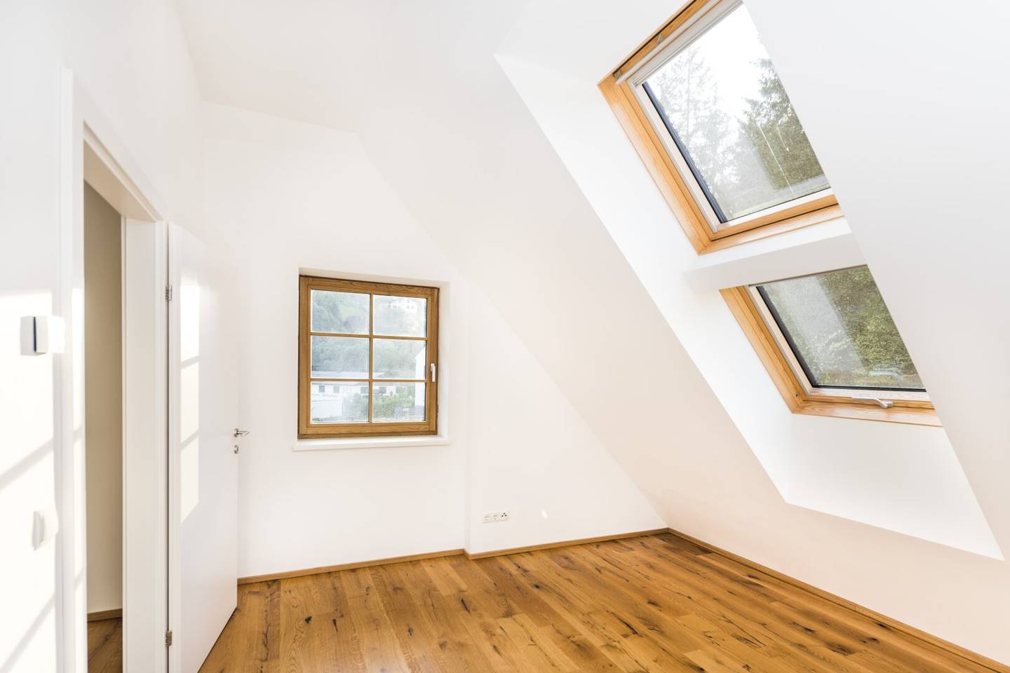 Neubauwohnung mit Balkon und Blick ins Grüne