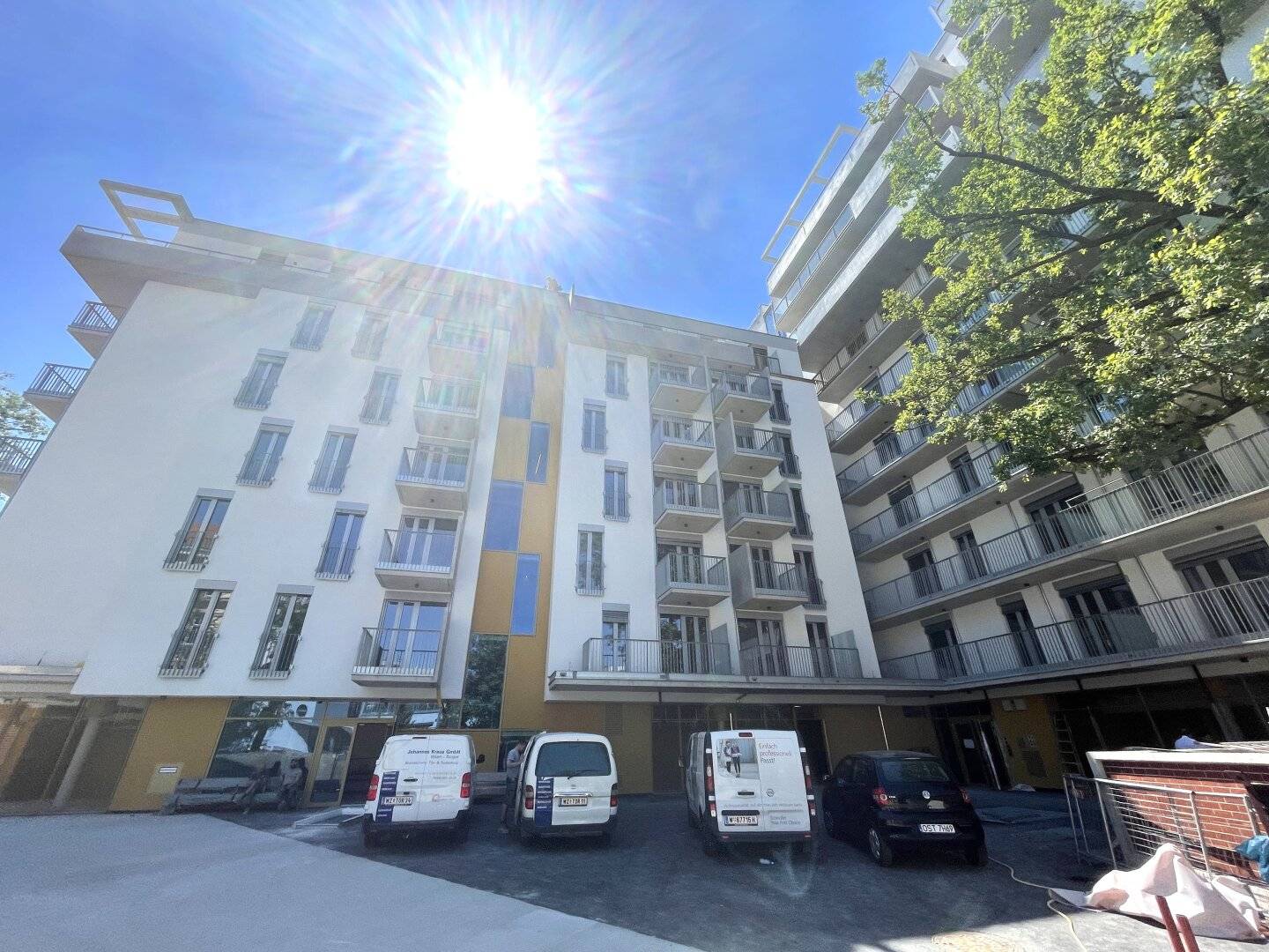 Theo's Welcome in the Park! Bright 2-room apartment in absolute quiet location with green view